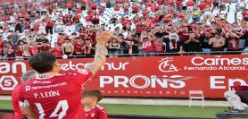El Real Murcia golea al Eldense en la despedida de Pedro León