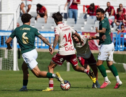 El Real Murcia se atraganta contra el colista y resucita al Torremolinos