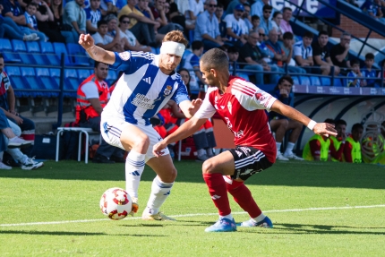 El Real Murcia afianza su liderato frente a un Recreativo en depresión