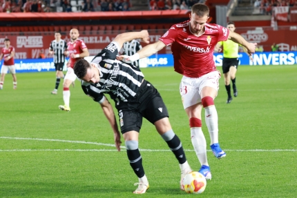El Cartagena fue superior a un Real Murcia desnortado