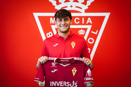 Piñeiro, octavo fichaje 2025/2026 del Real Murcia