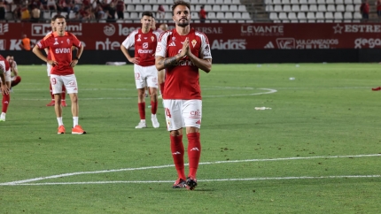 Pedro León seguirá en el Real Murcia