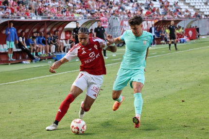 El Real Murcia bate al Algeciras de penalti en el último minuto