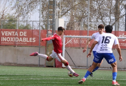 El Imperial golea al filial del Yeclano con un triplete de Meca