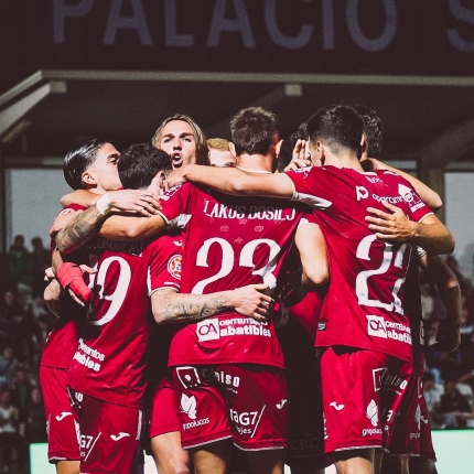 El Real Murcia se salva del descenso al vencer al Torremolinos