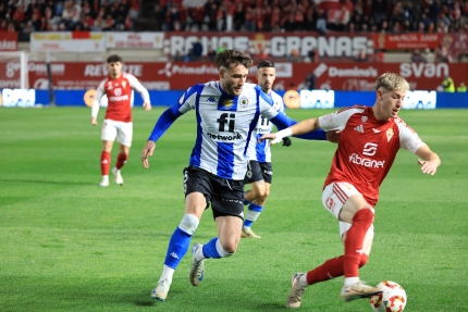 El Alcoyano bate a un Real Murcia impotente